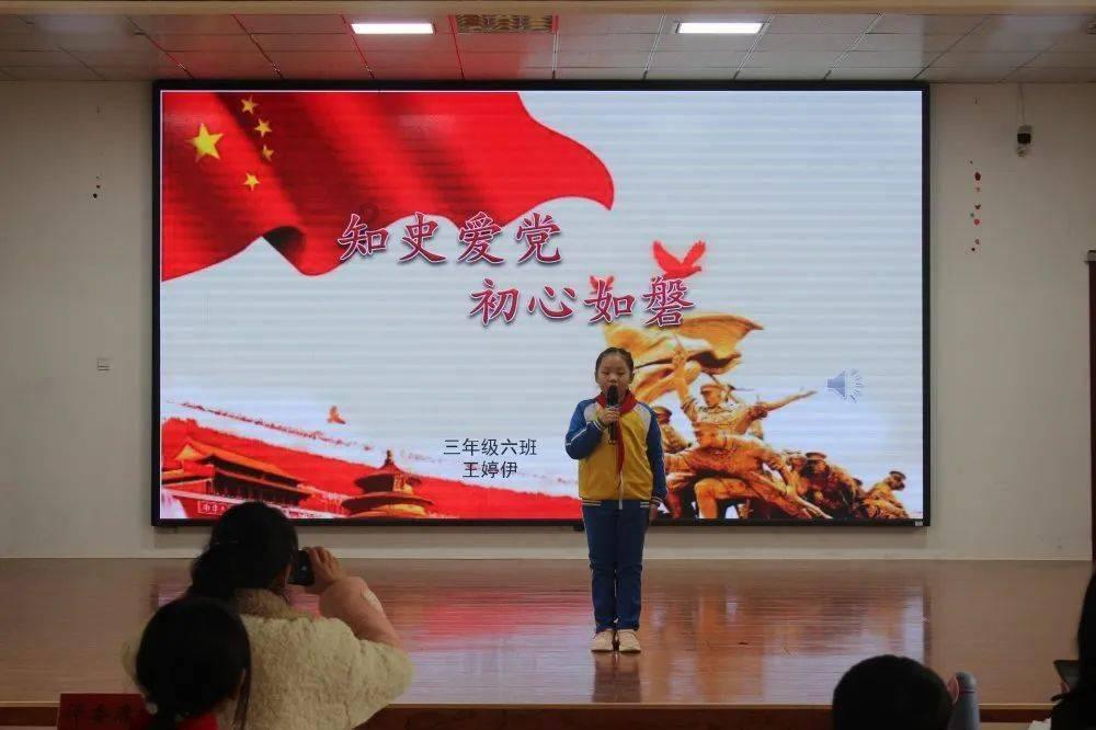 快要迟到了,衣服都穿好了,赖床小仓鼠:再睡5分钟就好